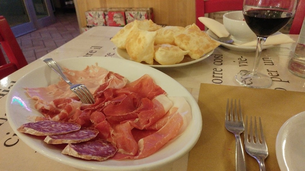 torta fritta e salumi